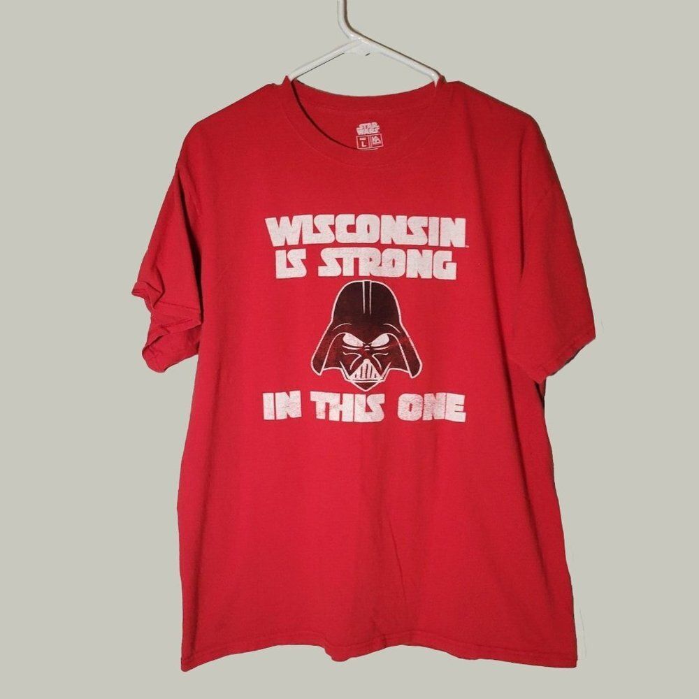Star Wars T-Shirt Wisconsin Is Strong In This One Men's  Red Size L Short Sleeve
